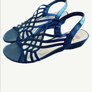 IMPO stretch blue women’s size 10M sandals cruelty free materials criss cross